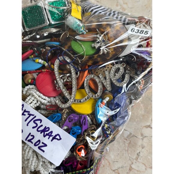 Mixed Jewelry Craft Scrap Bundle 2 lb 12oz Assorted Beads Charms & Findings For - Picture 3 of 10